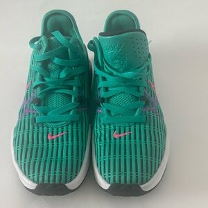 Nike LeBron Unisex Sneakers Witness 6 Green & Pink Athletic Shoe Men 5 Women 6.5
